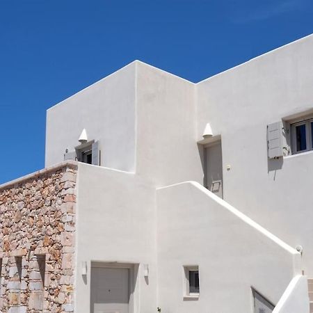 In The Heart Of Fira & Free Pool - Nychteri Suite Εξωτερικό φωτογραφία