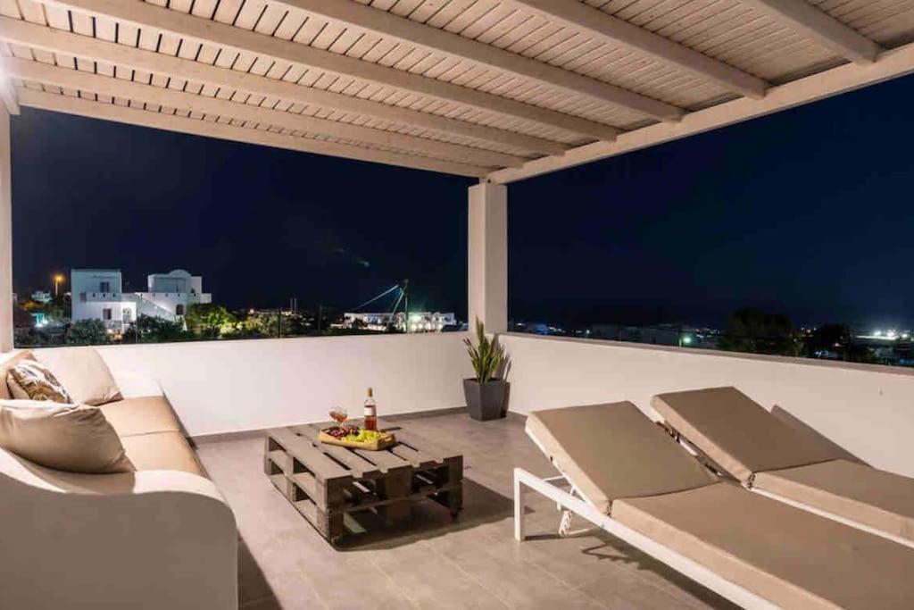 In The Heart Of Fira & Free Pool - Nychteri Suite Εξωτερικό φωτογραφία
