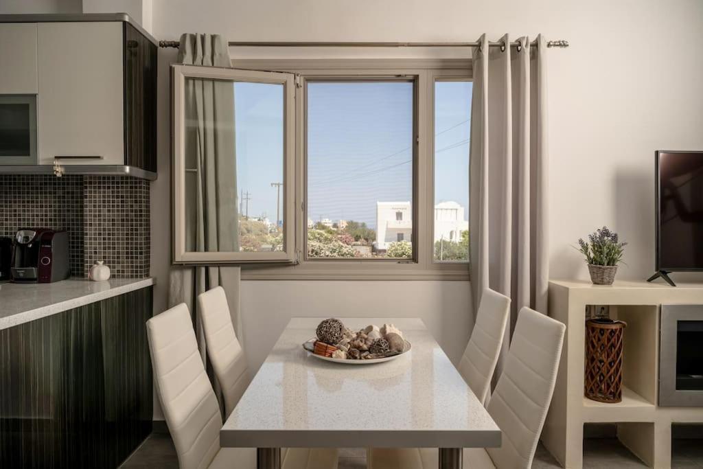 In The Heart Of Fira & Free Pool - Nychteri Suite Εξωτερικό φωτογραφία