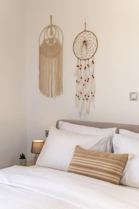 In The Heart Of Fira & Free Pool - Nychteri Suite Εξωτερικό φωτογραφία