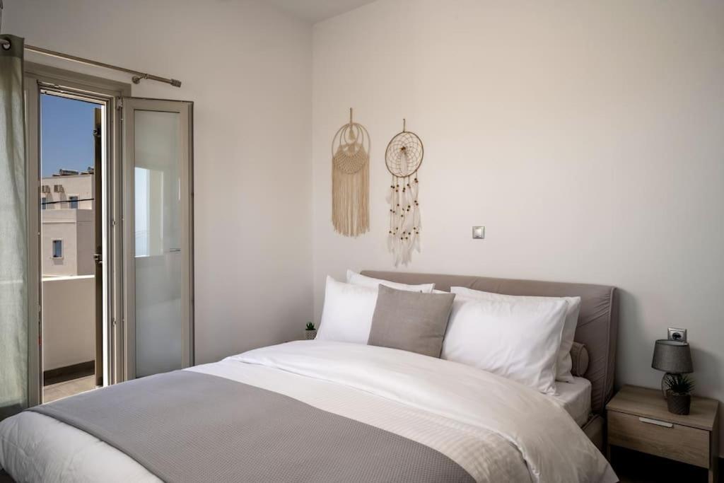 In The Heart Of Fira & Free Pool - Nychteri Suite Εξωτερικό φωτογραφία