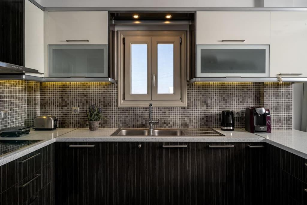 In The Heart Of Fira & Free Pool - Nychteri Suite Εξωτερικό φωτογραφία
