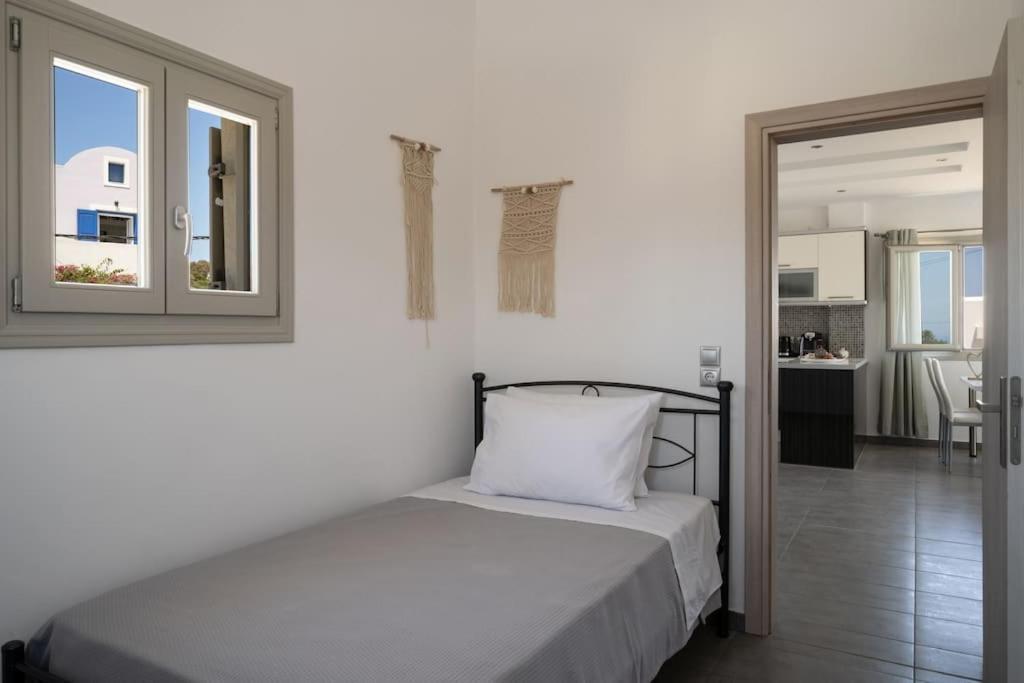 In The Heart Of Fira & Free Pool - Nychteri Suite Εξωτερικό φωτογραφία