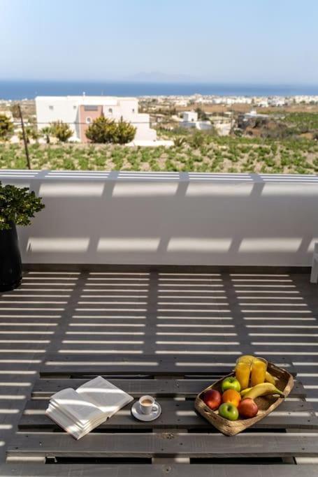 In The Heart Of Fira & Free Pool - Nychteri Suite Εξωτερικό φωτογραφία
