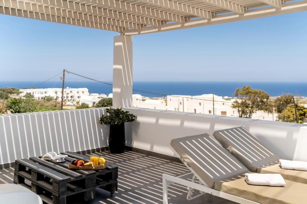 In The Heart Of Fira & Free Pool - Nychteri Suite Εξωτερικό φωτογραφία