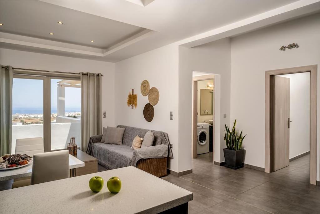 In The Heart Of Fira & Free Pool - Nychteri Suite Εξωτερικό φωτογραφία