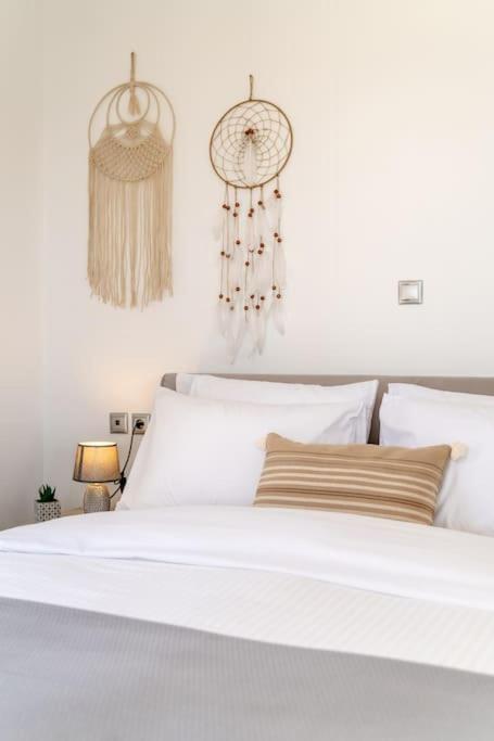 In The Heart Of Fira & Free Pool - Nychteri Suite Εξωτερικό φωτογραφία