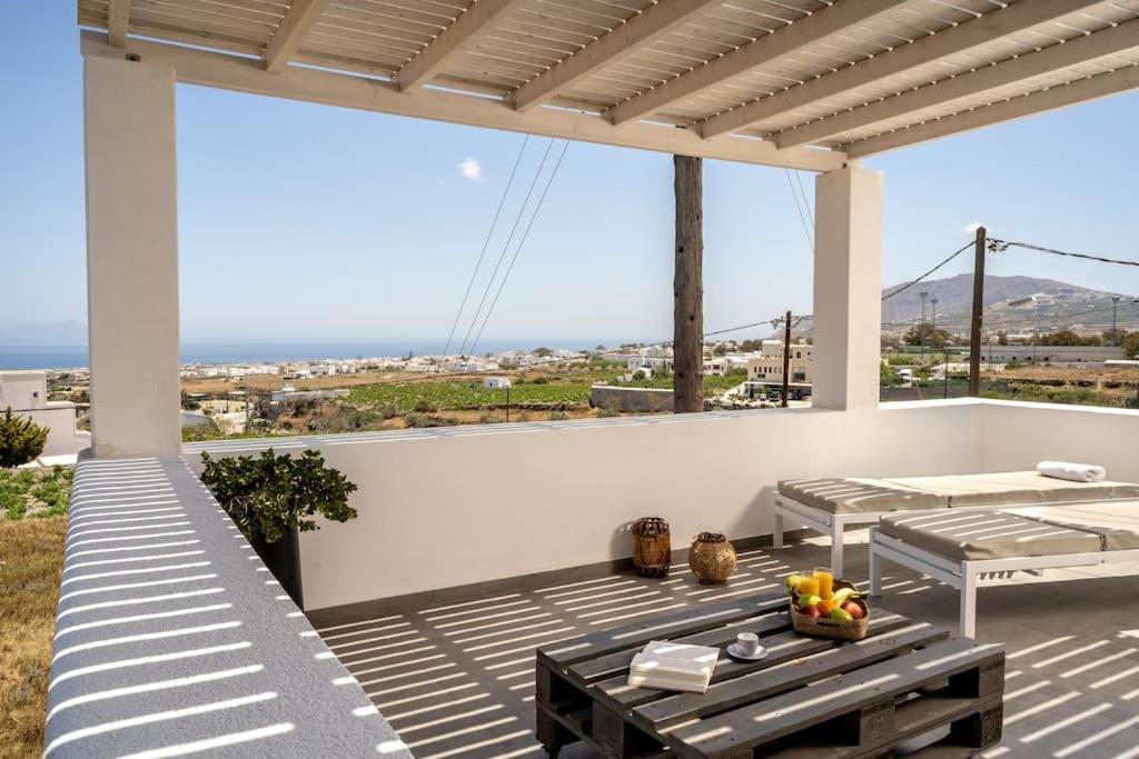 In The Heart Of Fira & Free Pool - Nychteri Suite Εξωτερικό φωτογραφία