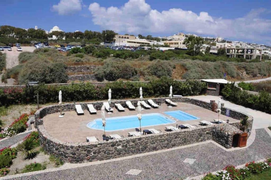 In The Heart Of Fira & Free Pool - Nychteri Suite Εξωτερικό φωτογραφία