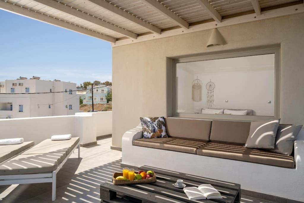 In The Heart Of Fira & Free Pool - Nychteri Suite Εξωτερικό φωτογραφία