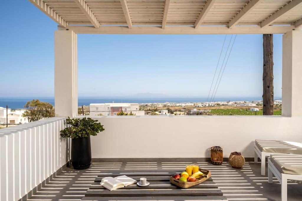 In The Heart Of Fira & Free Pool - Nychteri Suite Εξωτερικό φωτογραφία