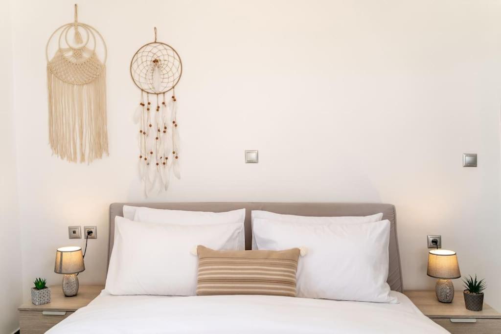In The Heart Of Fira & Free Pool - Nychteri Suite Εξωτερικό φωτογραφία