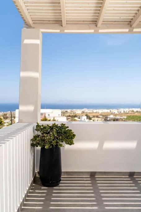 In The Heart Of Fira & Free Pool - Nychteri Suite Εξωτερικό φωτογραφία