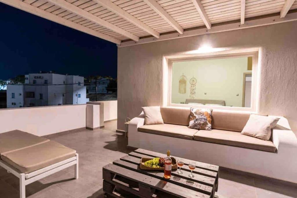 In The Heart Of Fira & Free Pool - Nychteri Suite Εξωτερικό φωτογραφία