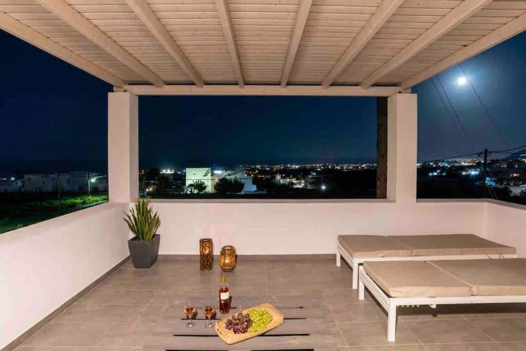 In The Heart Of Fira & Free Pool - Nychteri Suite Εξωτερικό φωτογραφία